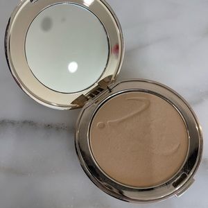 Jane Iredale make pressed powder with compact golden glow